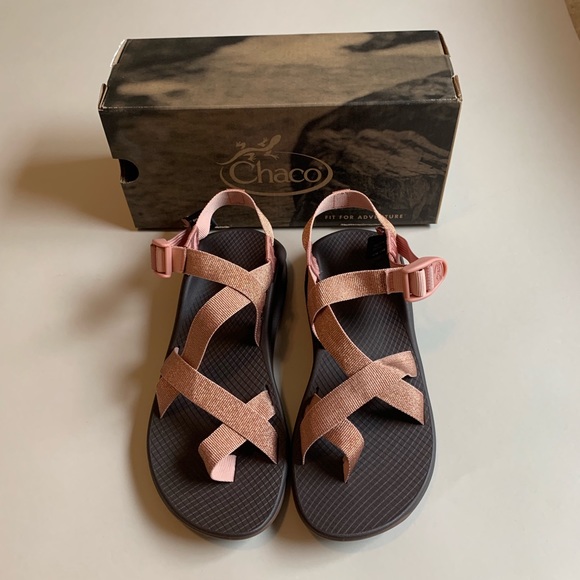 metallic rose chacos